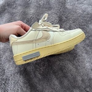 Nike off white size 2.5y
